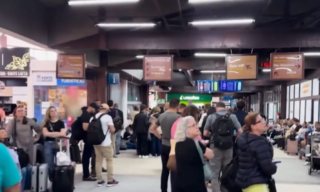 Chuvas no Extremo Sul da Bahia Causam Cancelamento de Voos e Atolamento de Caminhão Imagem do artigo