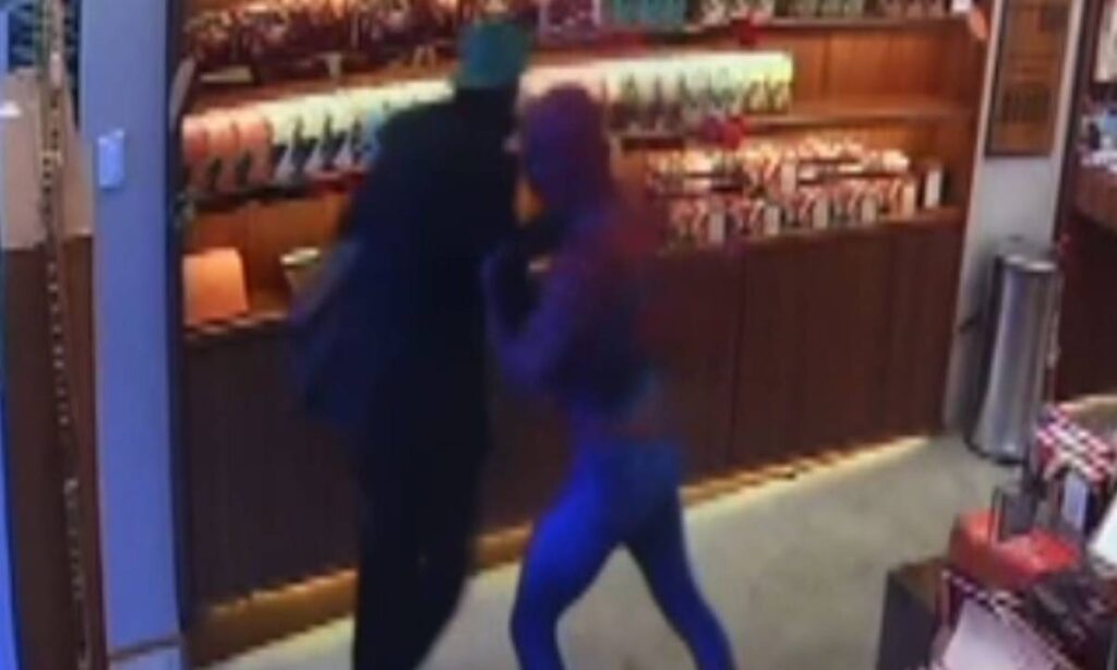 Surpreendente Ação do ‘Homem-Aranha’ Impede Furto em Loja de Chocolates na Bahia Imagem do artigo