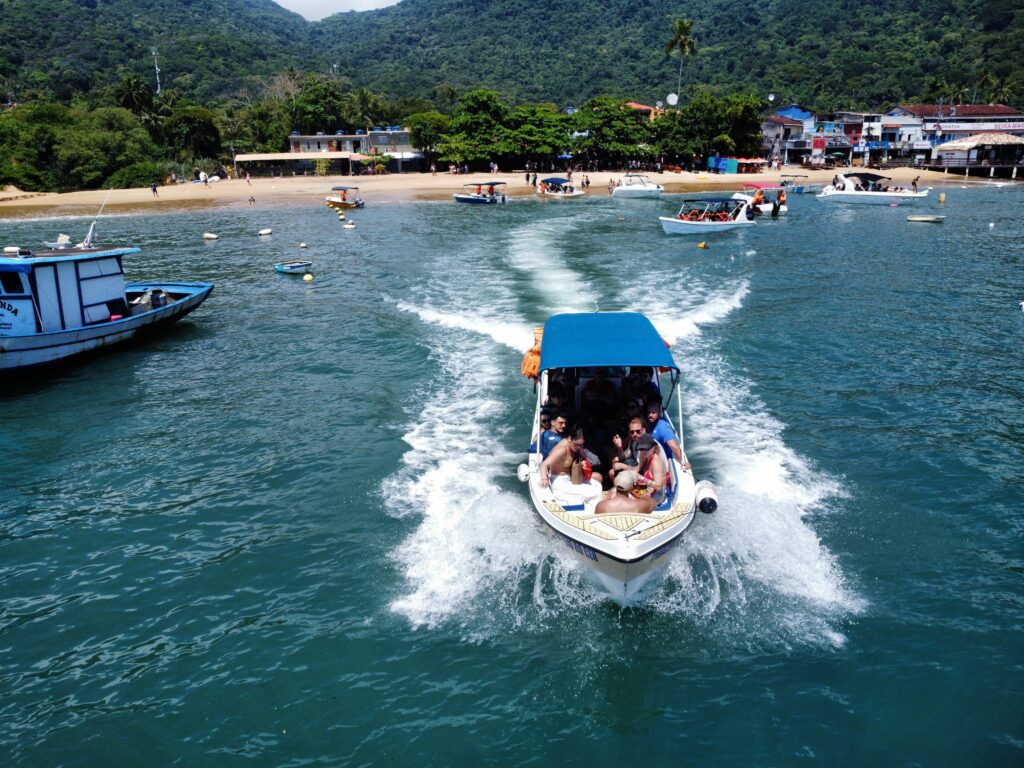 Angra dos Reis Introduz Taxa para Visitantes em Ilha Grande e Causa Polêmica no Setor de Turismo Angra dos Reis Introduz Taxa para Visitantes em Ilha Grande e Causa Polêmica no Setor de Turismo
