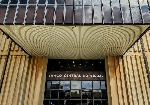 Banco Central Pode Acionar STF para Impedir Acareação no Caso Banco Master