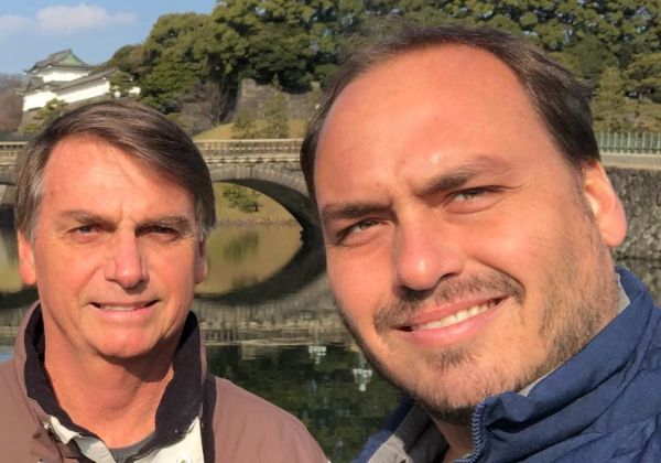Carlos e Michelle: Revezamento no Monitoramento da Saúde de Jair Bolsonaro