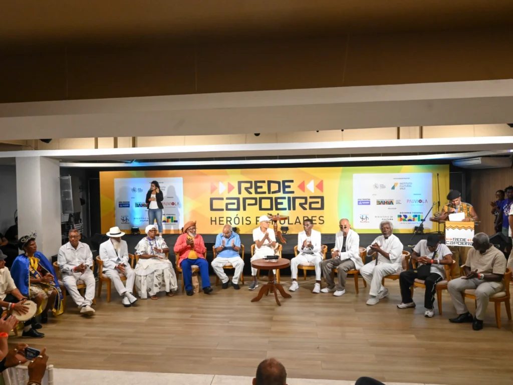 Celebrando a Cultura Afro-Brasileira: Evento de Capoeira no Recôncavo da Bahia