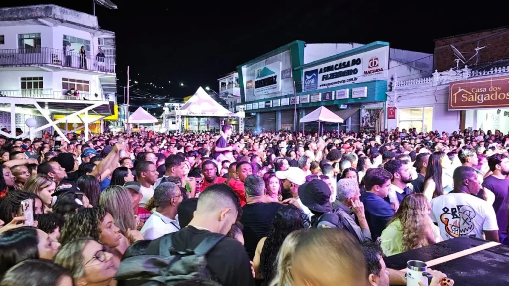 Fim de Ano em Ubaíra: Mil Estrelas e Mil Sorrisos Encantam Multidão