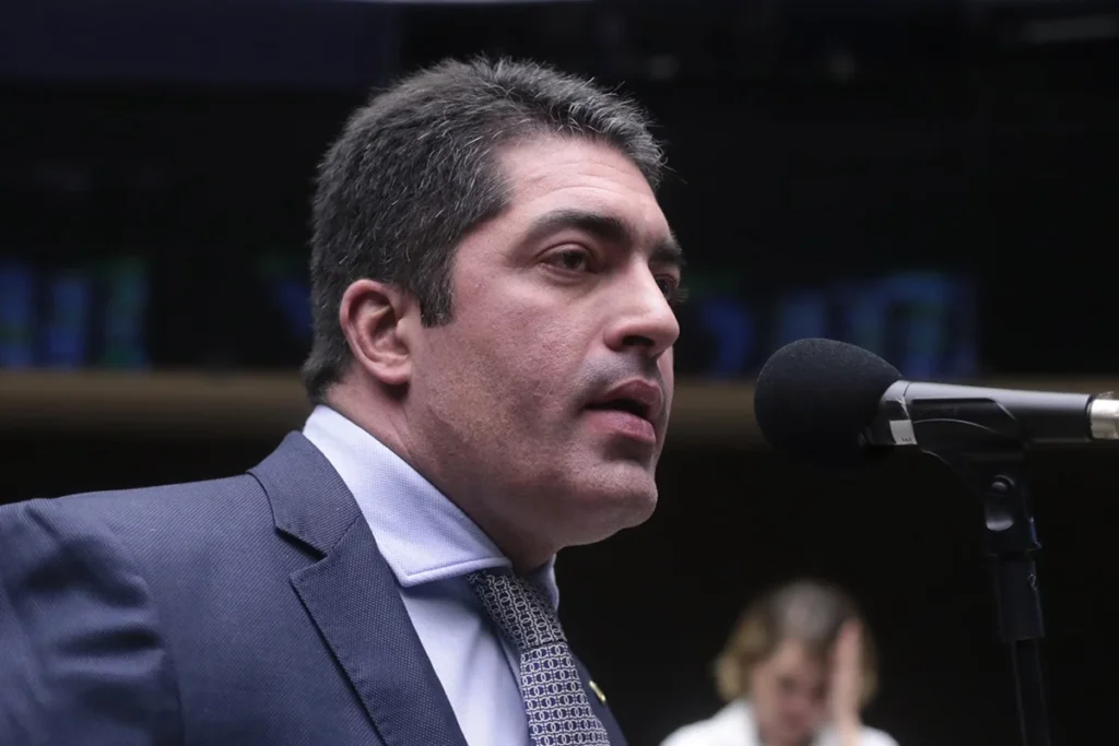 Jerônimo Nomeia Otto Alencar Filho no TCE-BA, enquanto Josias Gomes Enfrenta Impasse Judicial