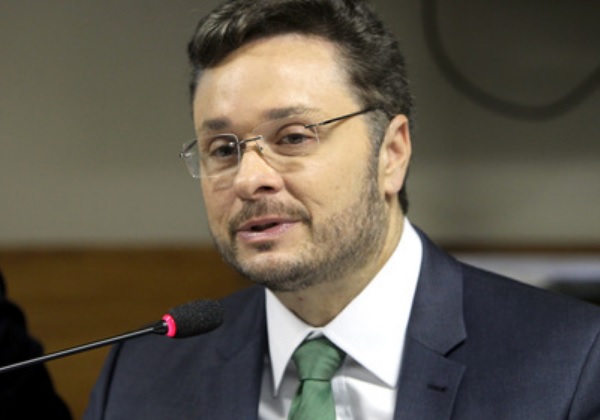 Manuel Vitório Esclarece Fake News sobre Empréstimos na Bahia Manuel Vitório Esclarece Fake News sobre Empréstimos na Bahia