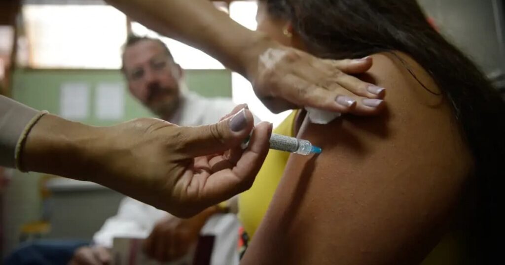 Ministério da Saúde Prorroga Vacinação Contra HPV até 2026 para Jovens
