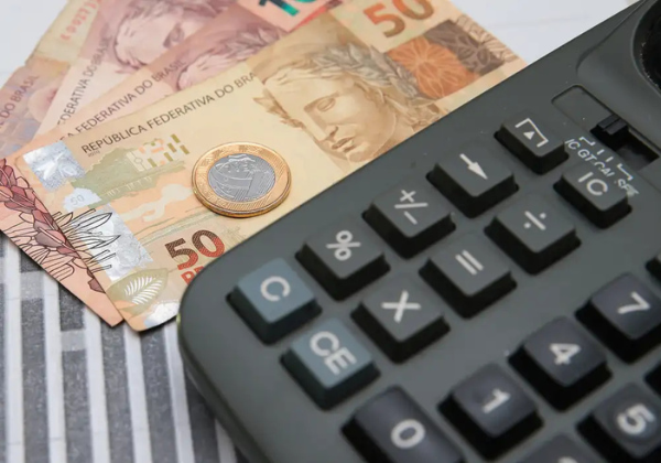Novo salário mínimo pode injetar R$ 81,7 bilhões na economia em 2024 Novo salário mínimo pode injetar R$ 81,7 bilhões na economia em 2024