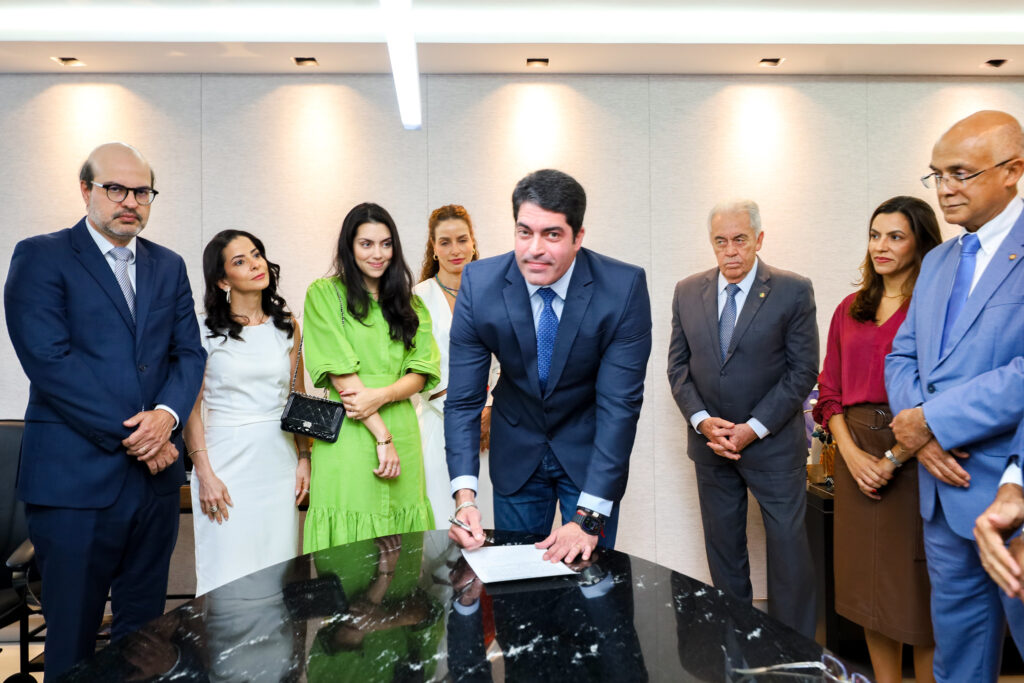 Otto Filho Assume Novo Cargo no TCE-BA e Críticas ao Discurso de ACM Neto