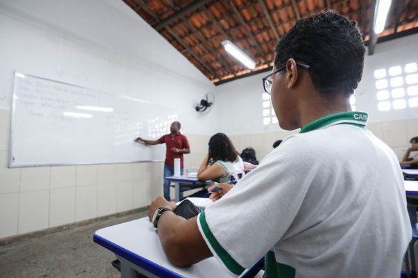 Prefeitura de Camaçari Antecipou Pagamento do Terço de Férias para Educadores