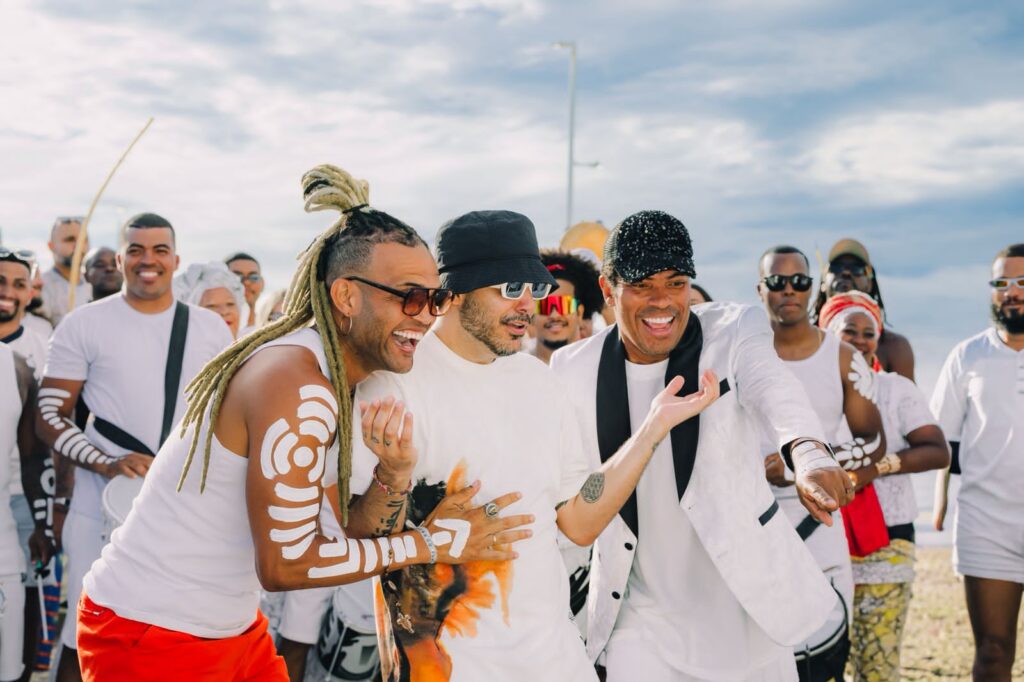 Tomate e Timbalada Unem Forças em Nova Música Celebrando a Cultura Baiana