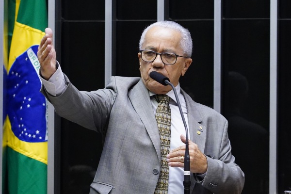 Votação para Josias Gomes no TCE é Suspensa pela Justiça da Bahia