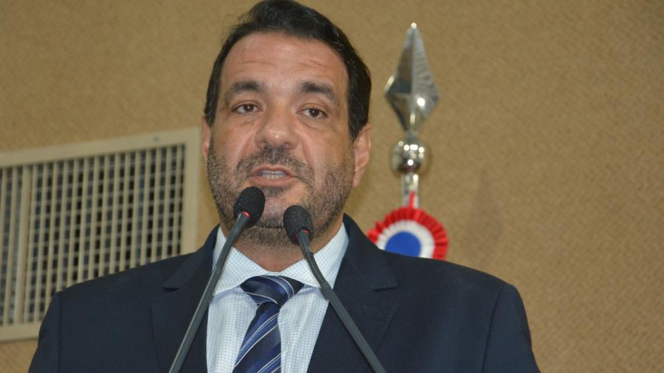 Alan Sanches Critica Governo da Bahia por Atraso nos Salários dos Profissionais de Saúde