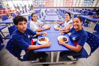 Bahia Investirá R$ 50 Milhões em Alimentação Escolar com Foco na Agricultura Familiar Bahia Investirá R$ 50 Milhões em Alimentação Escolar com Foco na Agricultura Familiar