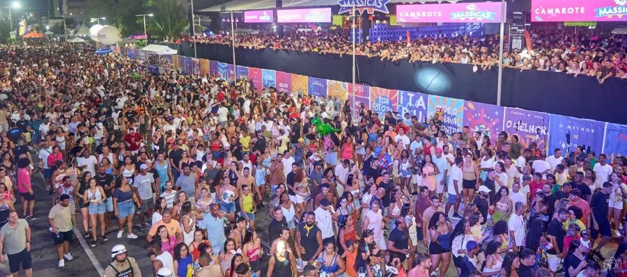 Carnaval Antecipado de Itabuna: Mais de 100 Mil Foliões Celebram em Grande Estilo