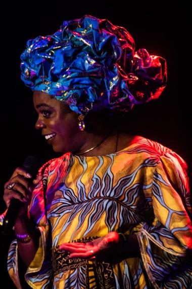 Comédia Baiana em Movimento: Risadas e Cultura em Itapuã