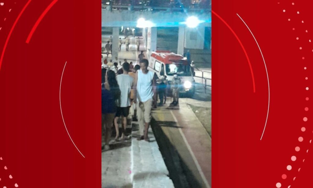 Confusão em Festa Pré-Carnaval na Bahia Resulta em Homem Baleado Confusão em Festa Pré-Carnaval na Bahia Resulta em Homem Baleado