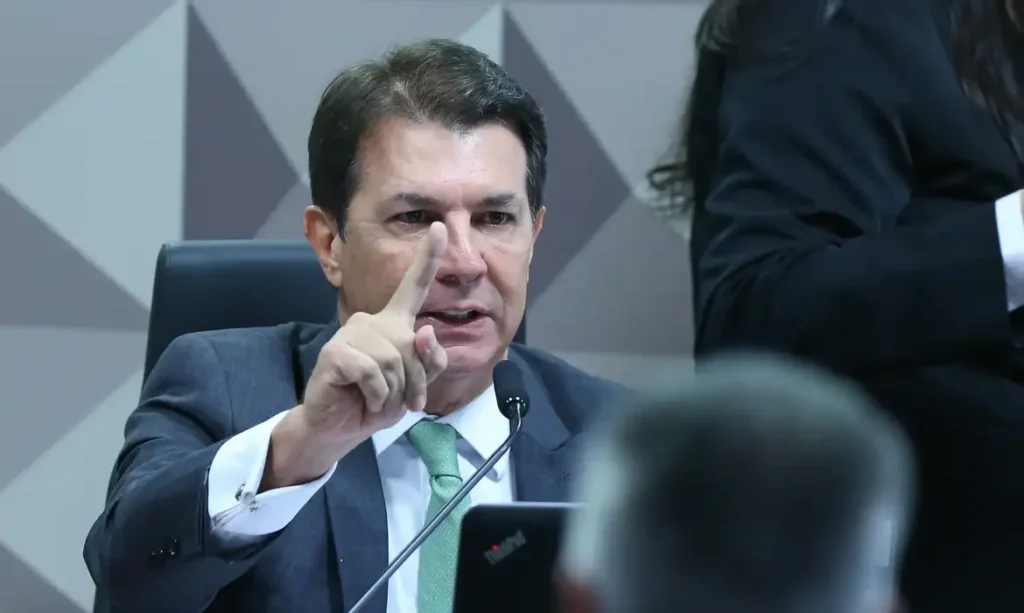Críticas de Arthur Maia aos Governos do PT: Um Chamado ao Desenvolvimento na Bahia