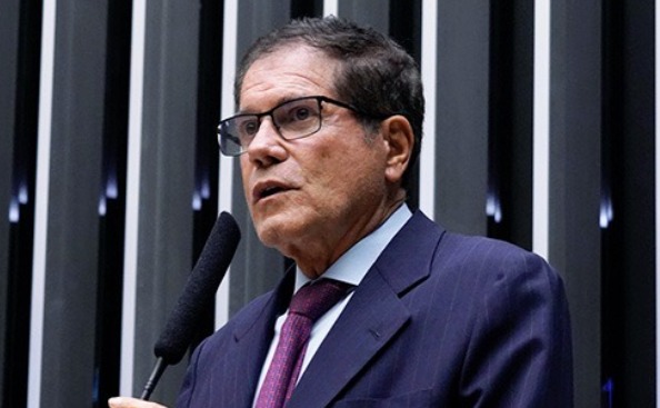 Deputado Aloca R$ 1 Milhão para Estátua Gigante na Bahia e Gera Polêmica