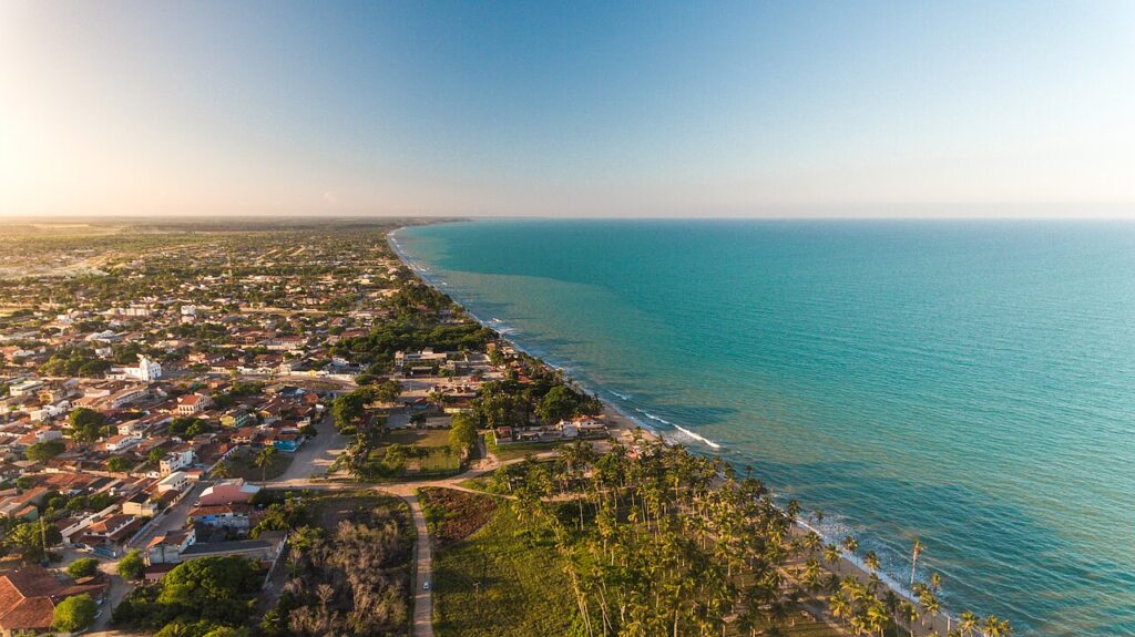 Descubra por que Prado é o Destino Ideal para Explorar Recifes e Praias Preservadas na Bahia