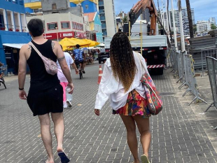 Dicas de Segurança para Turistas: Use Bolsas à Frente do Corpo em Áreas de Risco na Bahia