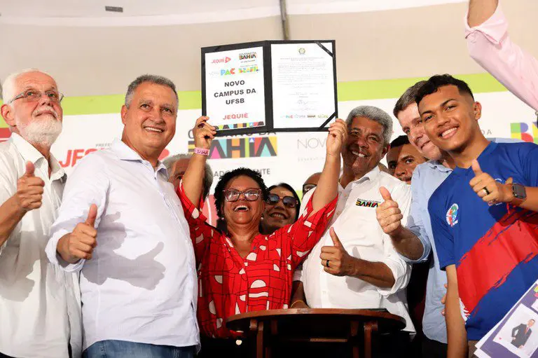 Educação e Tecnologia: A Chave para Transformar o Brasil, Afirma Rui Costa Educação e Tecnologia: A Chave para Transformar o Brasil, Afirma Rui Costa