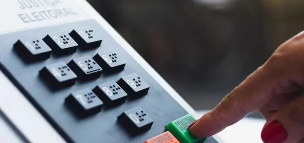 Eleições 2026: Importância dos Investimentos em Educação para Combater a Desinformação