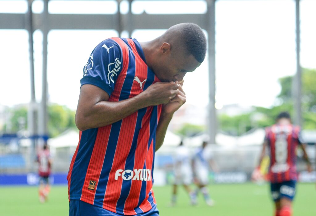 Erick Começa 2026 em Alta pelo Bahia: Ceni Destaca Potencial do Jogador