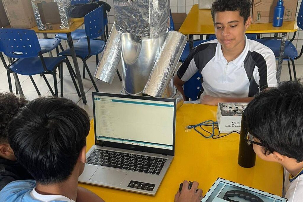 Inovação na Bahia: Alunos de Escolas Públicas Abraçam Criatividade e Tecnologia