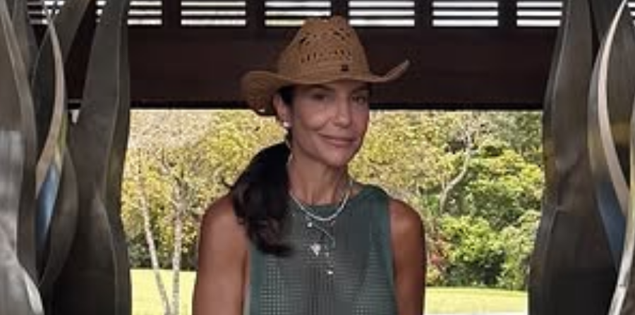 Ivete Sangalo Encanta em Trancoso com Vestido Transparente e Novos Rumos na Vida Pessoal