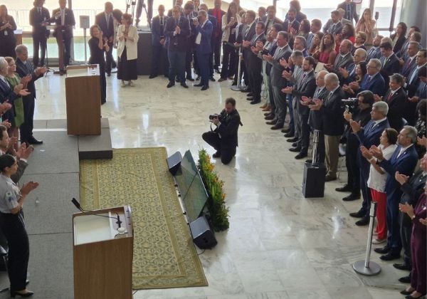 Jerônimo Rodrigues Comemora 3 Anos do 8 de Janeiro em Brasília Jerônimo Rodrigues Comemora 3 Anos do 8 de Janeiro em Brasília