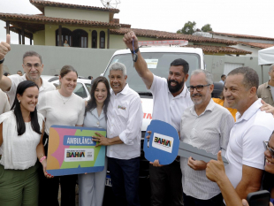 Jerônimo Rodrigues Entrega Mercado Popular e Ambulância em Itiruçu