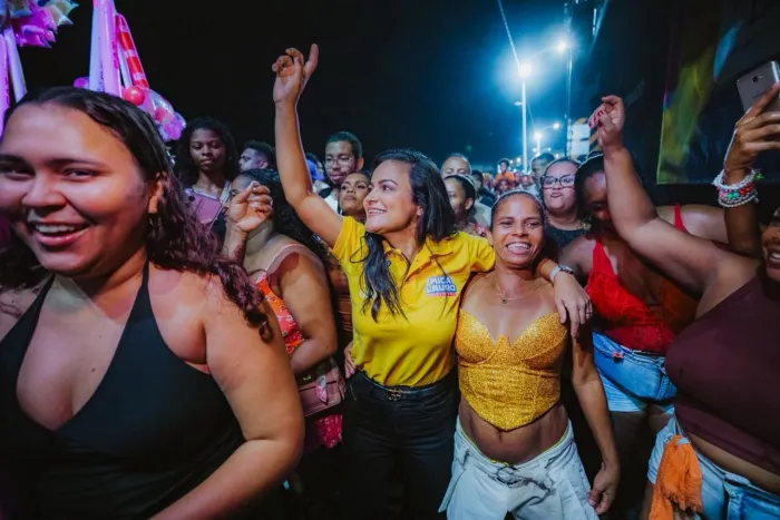 Mica Lauro 2026: Prefeita Débora Regis Comemora Sucesso na Abertura do Carnaval