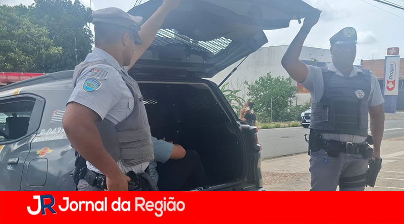 Motorista de ônibus preso com CNH falsificada durante operação na SP-330