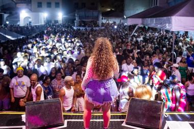 Pelourinho em Festa: Aila Menezes e Samba de Oyá Brilham no Verão da Bahia