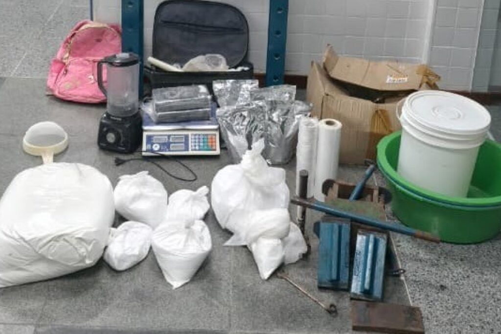 Polícia Militar desmantela laboratório de drogas e apreende mais de 40 kg de cocaína na Bahia
