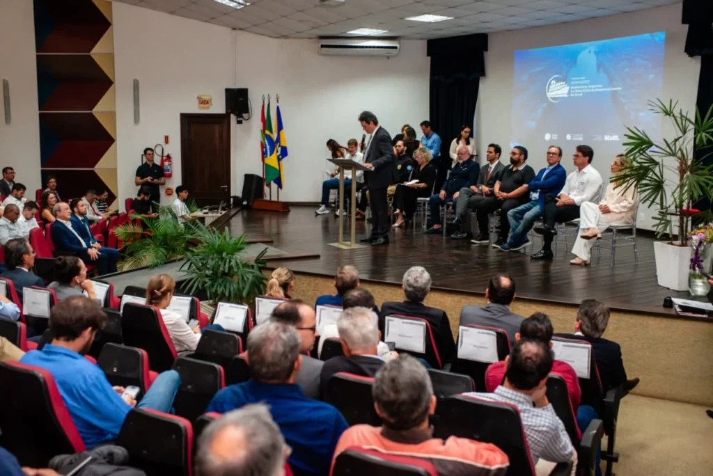 Porto de Itajaí Alcança Recorde de Faturamento de R$ 180 Milhões em 2025