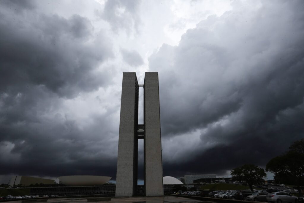Revanche na Política Brasileira: Um Ciclo Sem Futuro Revanche na Política Brasileira: Um Ciclo Sem Futuro