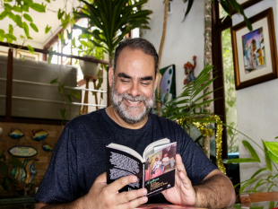 Sessão de Autógrafos com Manuel Sousa: Uma Celebração da Cultura Afro-Brasileira