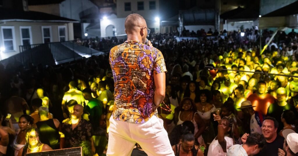 Shows Gratuitos em Salvador: Aila Menezes e Samba de Oyá se Apresentam no Projeto Verão na Bahia Shows Gratuitos em Salvador: Aila Menezes e Samba de Oyá se Apresentam no Projeto Verão na Bahia