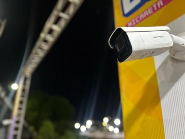 Tecnologia de Reconhecimento Facial Desmantela Rede de 80 Foragidos em 2026