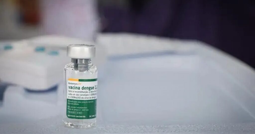 Vacinação Contra a Dengue para Profissionais de Saúde em Todo o Brasil: Início em Fevereiro