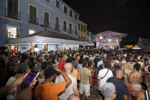 Verão na Bahia: Pelourinho se Transforma em Palco de Música e Arte Verão na Bahia: Pelourinho se Transforma em Palco de Música e Arte