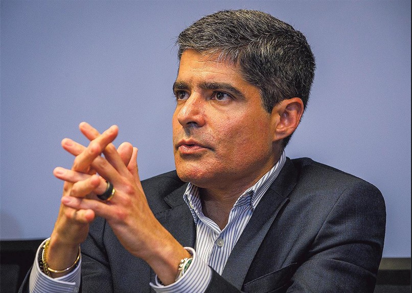 ACM Neto Critica 'Panelinha' do PT na Bahia e Ironiza Evento de Aniversário