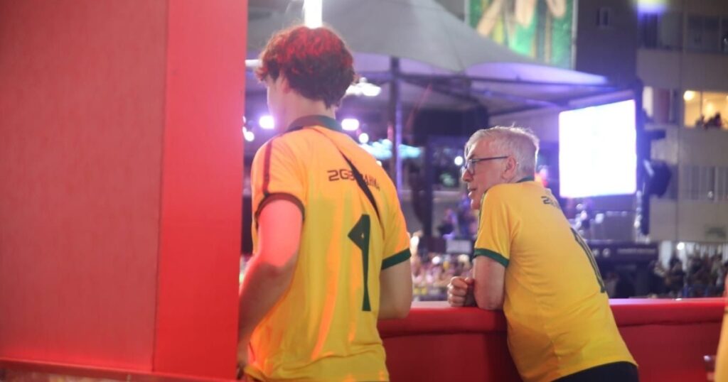 Ancelotti se Imersa na Alegria do Carnaval Brasileiro e Celebra Cultura Local