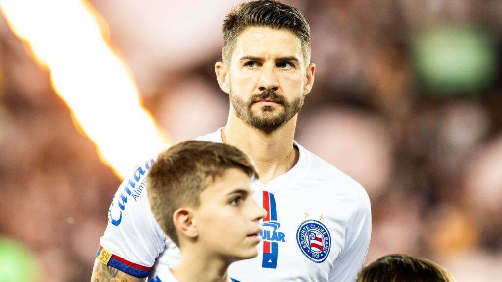 Bahia Confirma Retorno de Everaldo Após Passagem pelo Fluminense