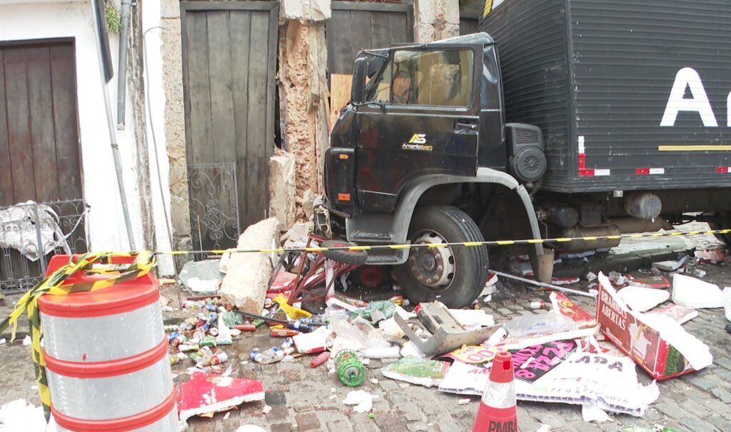 Casa do Benin Temporariamente Fechada Após Acidente com Caminhão