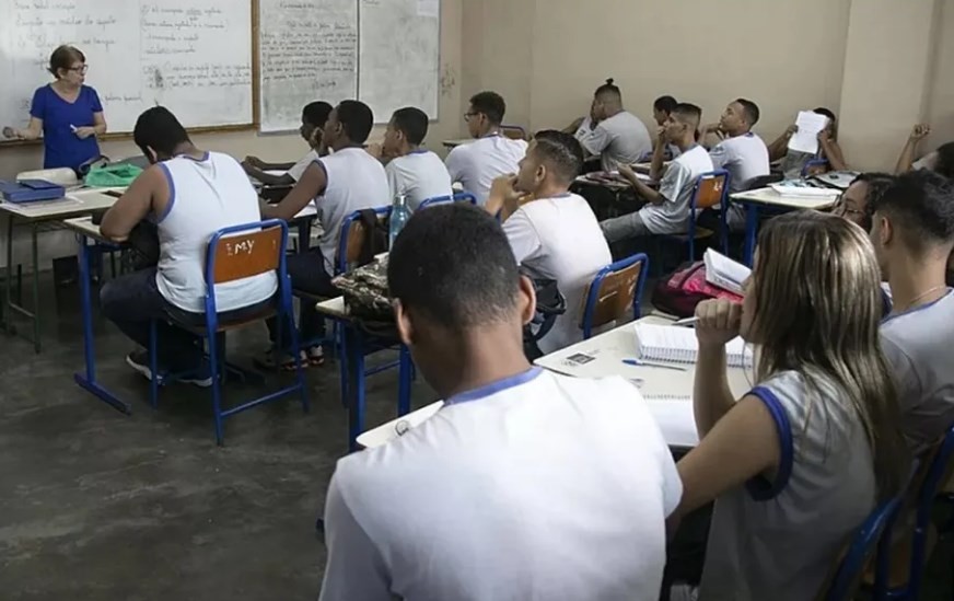 Compromisso com a Educação: Sustentando Avanços em Ano Eleitoral Compromisso com a Educação: Sustentando Avanços em Ano Eleitoral