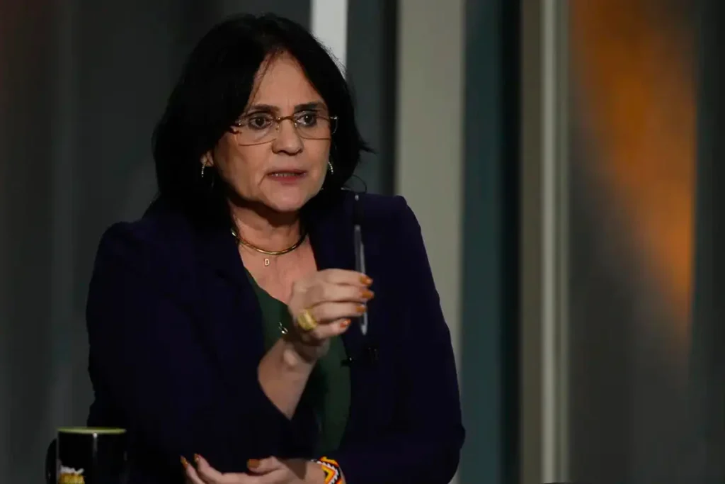 Damares Alves Denuncia Freixo por Patrocínio Polêmico da Embratur a Escola que Homenageia Lula