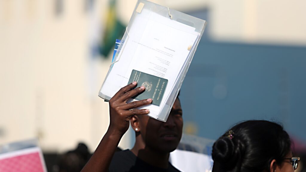 Desemprego em 2025: Níveis Históricos de Baixa em 19 Estados e no DF