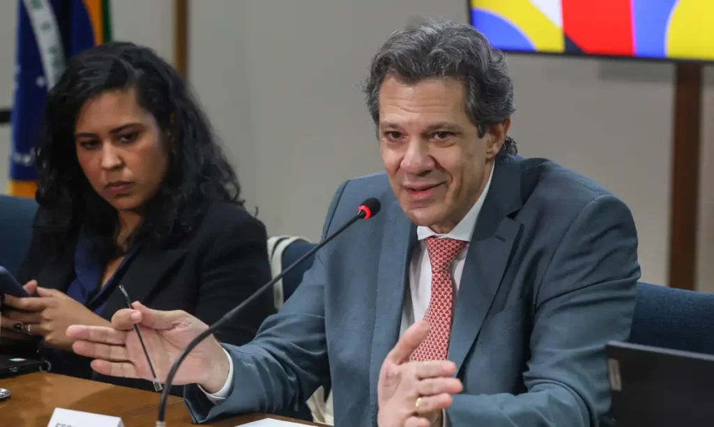 Haddad Solicita Ação do Congresso sobre Supersalários no Serviço Público